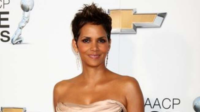 Rahasia Payudara Indah ala Halle Berry