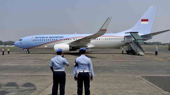 Pesawat kepresidenan di Bandara Halim Perdanakusuma, Jakarta, Selasa (2/9). Politisi PDIP Maruarar Sirait menyatakan akan mengusulkan kepada Presiden terpilih Joko Widodo agar menjual pesawat kepresidenan tersebut. [Antara/Andika Wahyu]