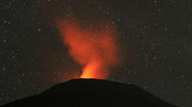 PVMBG: Lontaran Gas Gunung Slamet Masih Berlangsung