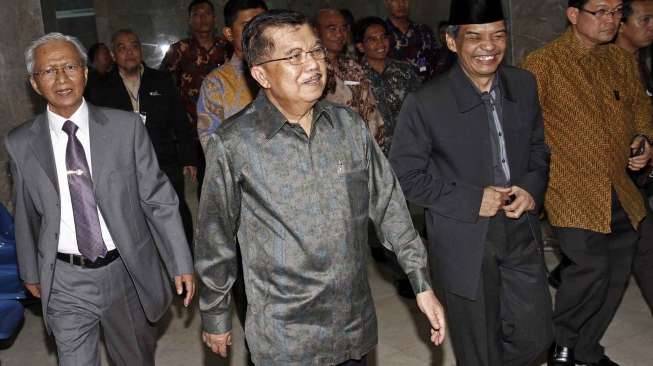 Wakil Presiden terpilih Jusuf Kalla menghadiri Silaturahmi dan Rapat Kerja Pengurus Badan Kerja Sama Perguruan Tinggi Islam Swasta (BKS-PTIS) Se- Indonesia di Univ. Al-Azhar Jakarta, Selasa (3/9). [suara.com/Kurniawan Mas'ud]