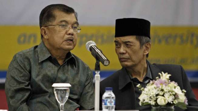 Wakil Presiden terpilih Jusuf Kalla menghadiri Silaturahmi dan Rapat Kerja Pengurus Badan Kerja Sama Perguruan Tinggi Islam Swasta (BKS-PTIS) Se- Indonesia di Univ. Al-Azhar Jakarta, Selasa (3/9). [suara.com/Kurniawan Mas'ud]