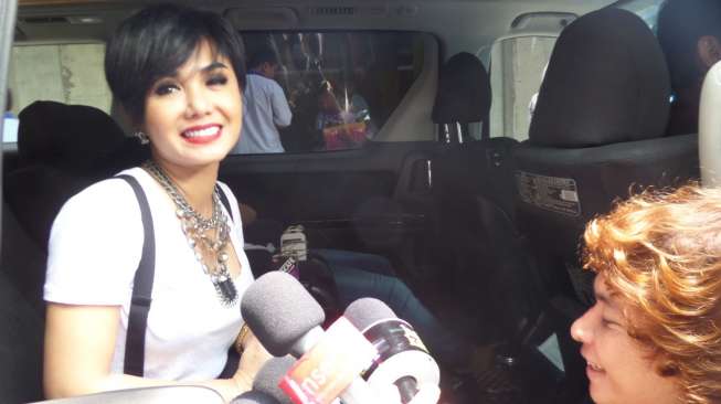 Yuni Shara Pikir-pikir Datang ke Pernikahan Raffi dan Gigi