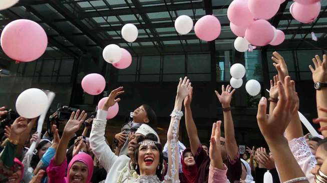 Acara pernikahan Adi Nugroho dengan artis Donita di gedung UOB, kawasan Thamrin, Jakarta Pusat, Sabtu (6/9). [suara.com/Ismail]