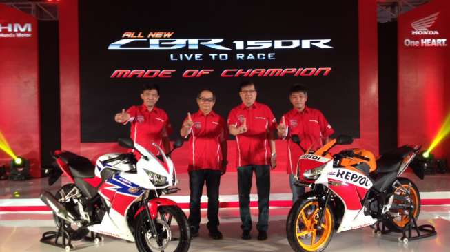 Honda melucurkan motor sport premium terbarunya, Honda CBR150R di area Lapangan Barat Arena JiExpo, Kemayoran, Jakarta, Minggu (7/9/2014). [Suara.com/Deny Yuliansari]