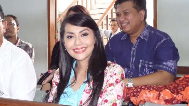 Hal Menarik di Sidang Cerai Tessa Kaunang dan Sandy Tumiwa