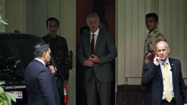 Mantan Perdana Menteri Inggris Tony Blair mengunjungi kediaman rumah dinas Presiden terpilih Joko Widodo di Jakarta, Kamis (10/9). [suara.com/Kurniawan Mas'ud]