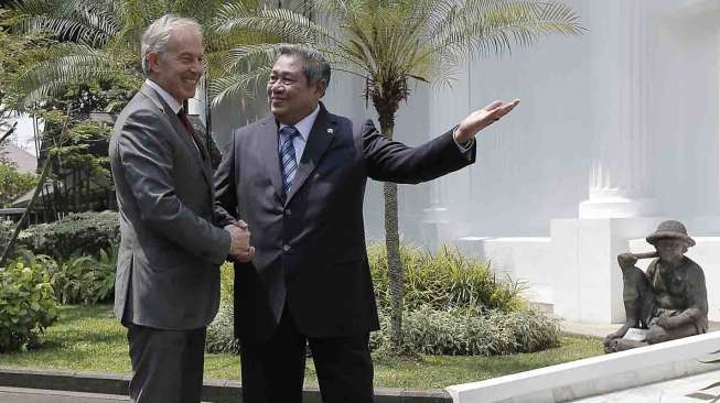 Presiden SBY menerima mantan PM Inggris Tony Blair di kantor Kepresiden, di Jakarta, Kamis (11/9). [Rumgapres/Abror]