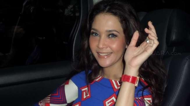 Maia Ungkap Alasan Artis 'Nyambi' Jadi PSK