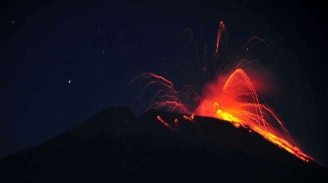 Gunung Slamet Masih Semburkan Letusan