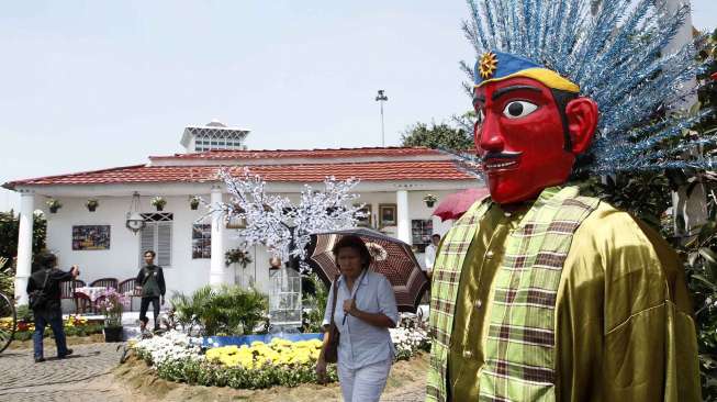 Dinas Pariwisata Dan Kebudayaan Provinsi DKI Jakarta menggelar kegiatan tahunan Festival Lebaran Betawi di pelataran Monumen Nasoional (Monas) Jakarta, Sabtu (13/9). [suara.com/Kurniawan Mas'ud]