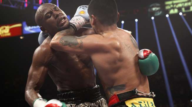 Menang Angka atas Maidana, Tiga Gelar Mayweather Tak Goyah