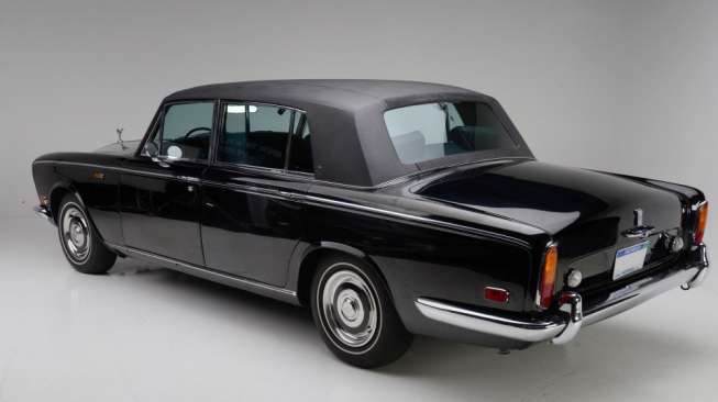 Rolls-Royce Hitam Klasik Johnny Cash Dilelang