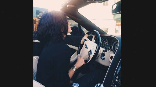 Kendarai Bentley, Kylie Jenner Kini Dilarang Bawa Range Rover?