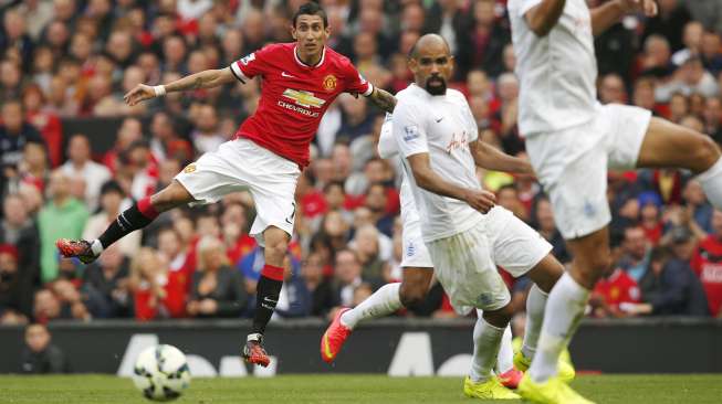 Di Maria mengawali terjadinya gol ke-4 MU yang dicetak oleh Juan Mata [Reuters/Andrew Yates]