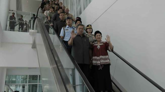 Presiden SBY meresmikan Bandar Udara Internasional Sepinggan, di Balikpapan, Kalimantan Timur,  Senin (15/9). [Rumgapres/Abror]