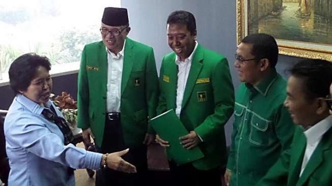 DPP PPP mendaftarkan perubahan susunan pengurus partai ke Kementerian Hukum dan HAM di Jakarta, Senin (15/9). [Bowo Raharjo]