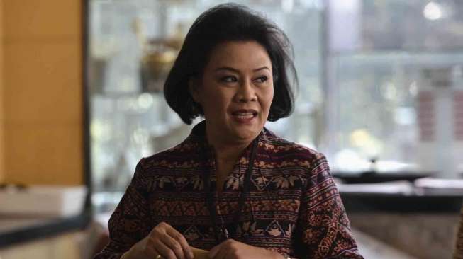 Triesnawati, istri dari Menteri ESDM Jero Wacik tiba di kantor Komisi Pemberantasan Korupsi, Jakarta Selatan, Selasa (16/9). [Antara/Fanny Octavianus]