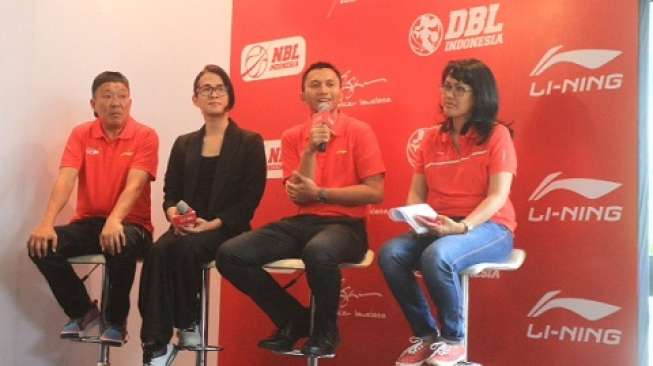 Oscar Lawalata Rancang Kostum Peserta NBL Indonesia