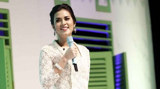 Raisa Memesona Peserta Investor Summit 2014