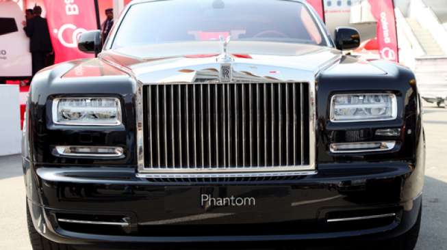Rolls-Royce Phantom (Shutterstock).