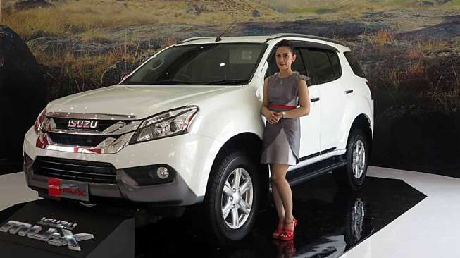 Panther Tinggal Legenda, Isuzu Elus-elus M-UX di IIMS