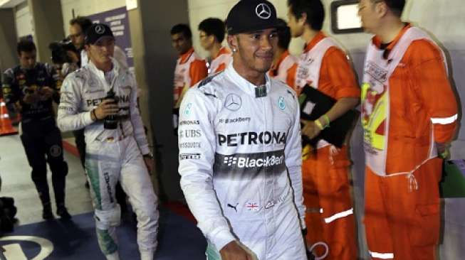 Hamilton Raih Pole Position Secara Dramatis