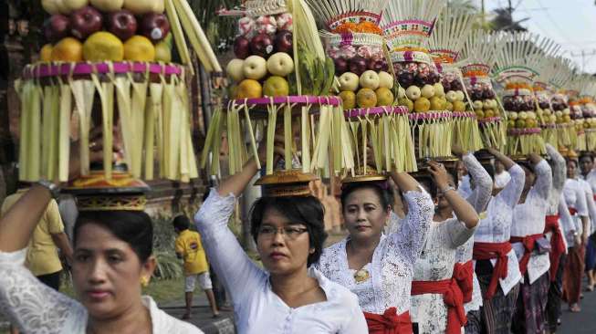 Festival Puputan Badung 2014 di Denpasar, Sabtu (20/9). Kegiatan bidang seni budaya selama sebulan itu melibatkan sekitar 1.000 seniman untuk memperingati 108 tahun Perang Puputan Badung yaitu pertempuran titik darah penghabisan warga Badung melawan Belanda pada tahun 1906. [Antara/Nyoman Budhiana]