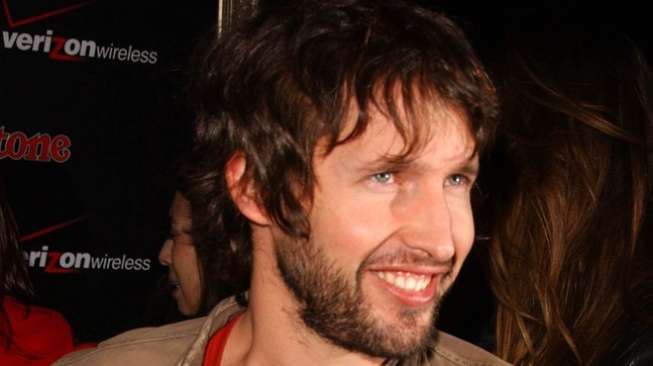 James Blunt Nikahi Sosialita Inggris