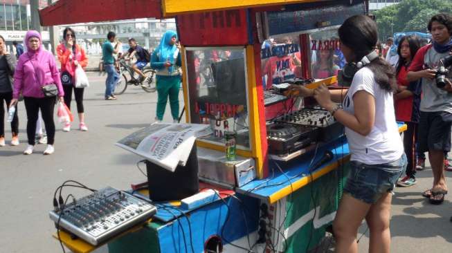 Gerobak Ketoprak Ini Disulap Jadi Peralatan DJ