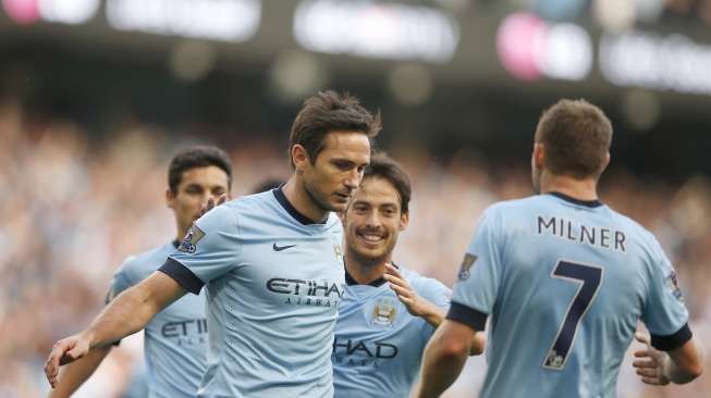 Ekspresi datar yang ditunjukkan Frank Lampard usai menjebol gawang Chelsea. Dalam pertandingan yang berlangsung di Etihad Stadium kedua tim bermain imbang 1-1 [Reuters/Adrew Yates]