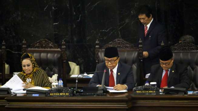 Majelis Pemusyawaratan Rakyat (MPR) menggelar sidang paripurna, di Komplek Parlemen, Senayan, Jakarta, Senin (22/9). Salah satu agenda adalah pembentukan panitia ad hoc penyusunan tata tertib MPR. [suara.com/Rengga Satria]