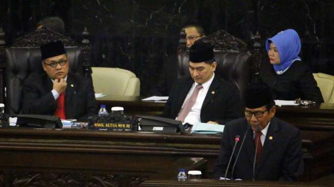 Majelis Pemusyawaratan Rakyat (MPR) menggelar sidang paripurna, di Komplek Parlemen, Senayan, Jakarta, Senin (22/9). Salah satu agenda adalah pembentukan panitia ad hoc penyusunan tata tertib MPR. [suara.com/Rengga Satria]