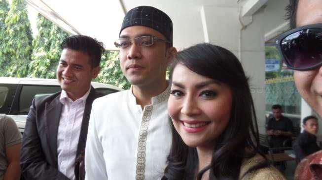 Tessa Kaunang dan Sandi Tumiwa saat sidang cerai di PN Jakarta Selatan, Selasa (23/9/2014). [Suara.com/Ismail]