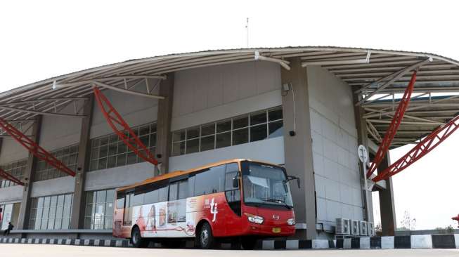 Bus terparkir di terminal Pulogebang Jakarta Timur yang diklaim Pemprov DKI, terminal termegah di Asia Tenggara. [suara.com/Rengga Satria]