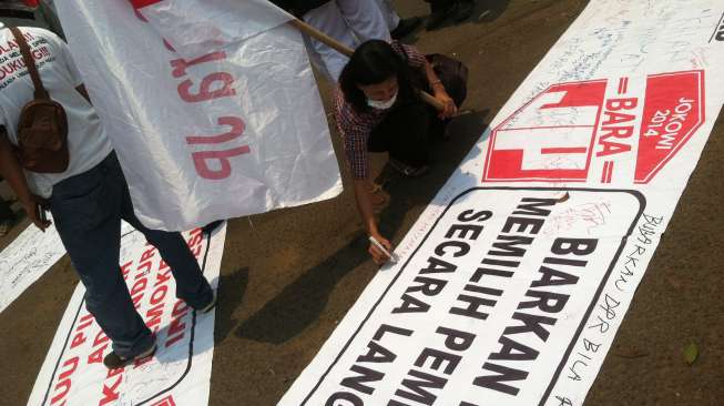 Demonstran Pendukung Pilkada Langsung Padati Depan Gedung DPR