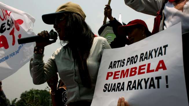 Aksi unjuk rasa menolak RUU Pilkada  di depan Gedung DPR/MPR Jakarta, Kamis (25/9). Unjuk rasa tersebut terkait penetapan RUU Pilkada yang akan disahkan hari ini. [suara.com/Rengga Satria]