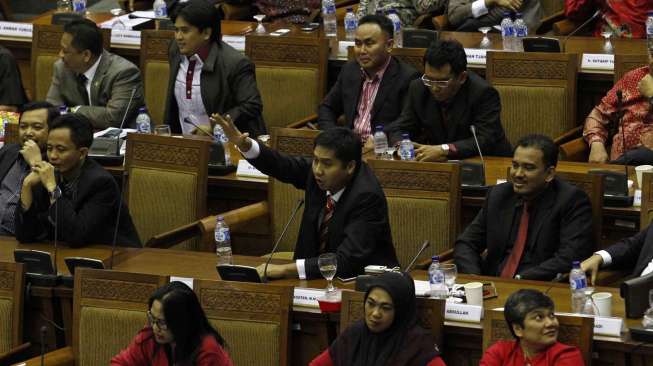 Rapat Paripurna pengambilan keputusan penetapan RUU Pilkada berlangsung ricuh di ruang sidang Nusantara II DPR RI Jakarta, Jumat (26/9) dinihari. [suara.com/Kurniawan Mas'ud]