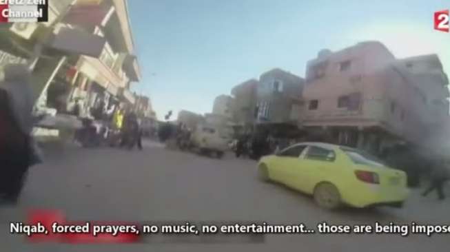 Video: Perempuan Ini Memfilmkan Kehidupan Sehari-hari Kota yang Dikuasai ISIS