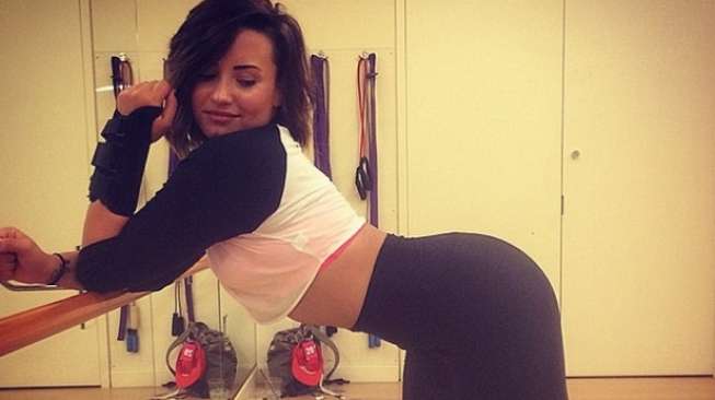 Wow, Demi Lovato Pamer Bokong