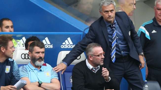 Tinggalkan Lapangan Sebelum Laga Usai, Lambert Menolak Jabat Tangan Mourinho