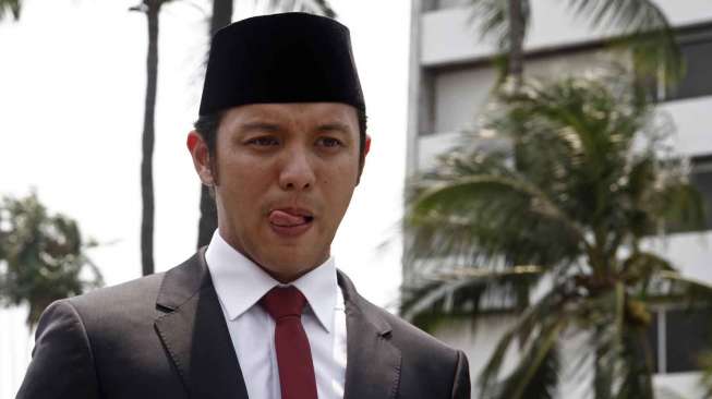 Pembalap Nasional Moreno Soeprapto dilantik sebagai anggota DPR RI periode 2014-2019 di Gedung DPR-MPR RI Jakarta, Rabu (1/10). [suara.com/Kurniawan Mas'ud]