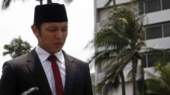 Pembalap Nasional Moreno Soeprapto dilantik sebagai anggota DPR RI periode 2014-2019 di Gedung DPR-MPR RI Jakarta, Rabu (1/10). [suara.com/Kurniawan Mas'ud]