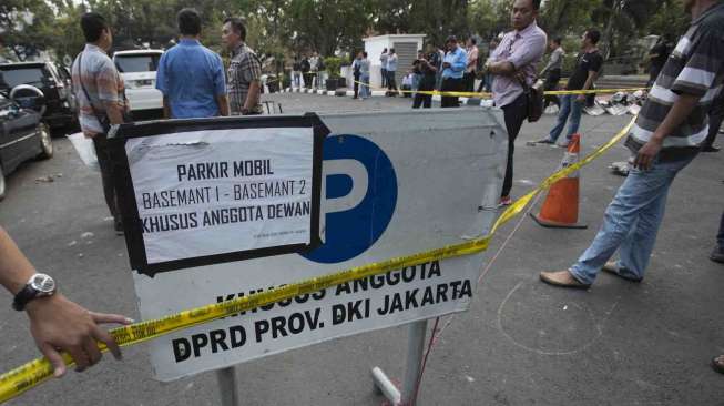 Suasana halaman Balai Kota dan Gedung DPRD DKI Jakarta, Jakarta, Jumat (3/10). [Antara/Rosa Panggabean]