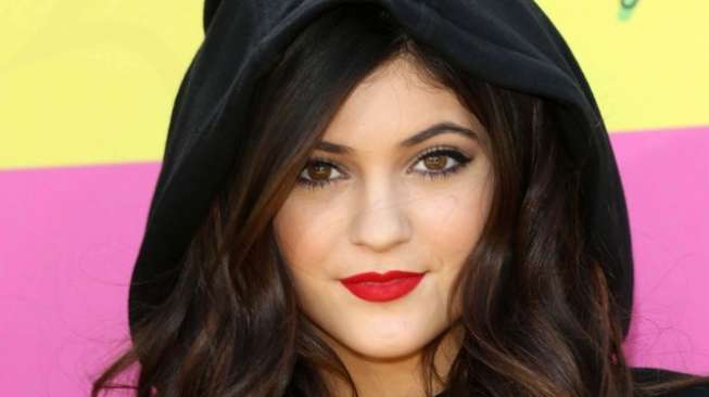 Pose Pamer Bokong, Kylie Jenner Disemprot Ibu