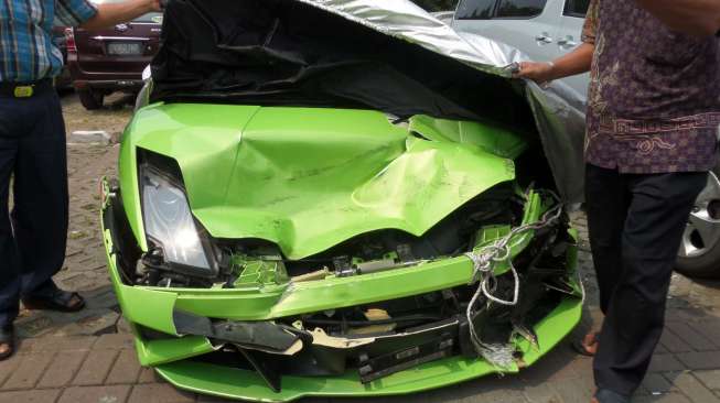 Mobil Lamborghini milik Hotman Paris di Satlantas Polres Jakarta Utara. [suara.com/Ismail]