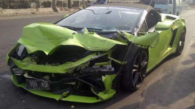 Mobil Lamborghini Hotman Paris Kini Hancur