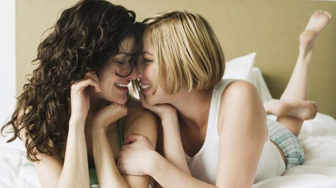 Survei: Kebanyakan Perempuan Doyan Nonton Film Lesbian