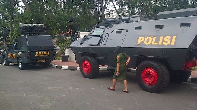 Paripurna DPRD DKI, Kendaraan Taktis Polisi Disiagakan