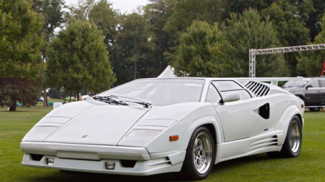 Lamborghini Rp5 Miliar Ini Ditelantarkan di Pinggir Jalan