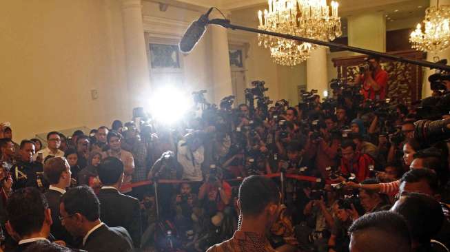 Pendiri social media facebook Mark Zuckerberg, bertemu dengan presiden terpilih Joko Widodo di Balaikota Jakarta, Senin (13/10). [suara.com/Kurniawan]